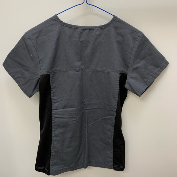 Mobb scrub top - Picture 2 of 3